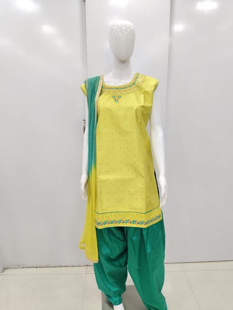 BENGAL COTTON SIDE OPEN KURTHI WITH NECK SEQUENCE & THREAD WORK - U3340